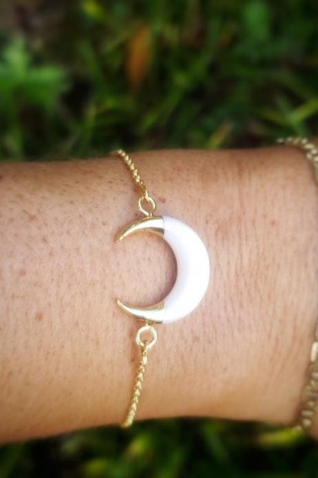 Natural Shell Crescent Moon Bracelet